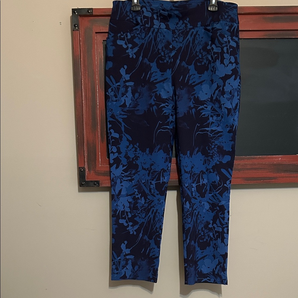 Chico's Blue & Black Floral Cropped Jeans